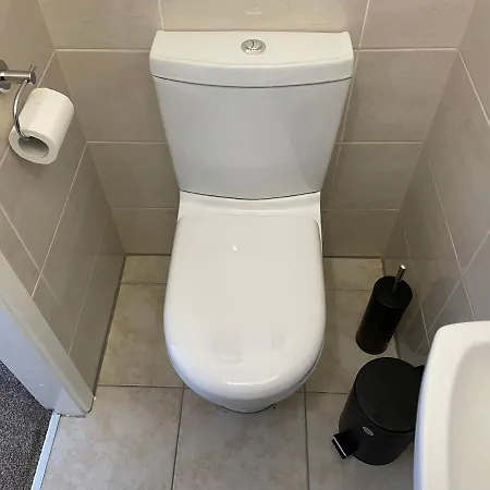 3-malvern Apartment
