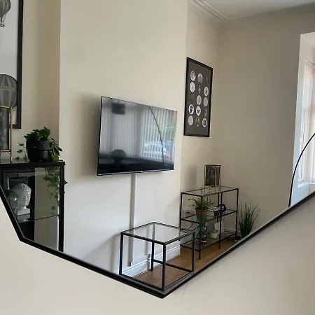 3-malvern Apartment