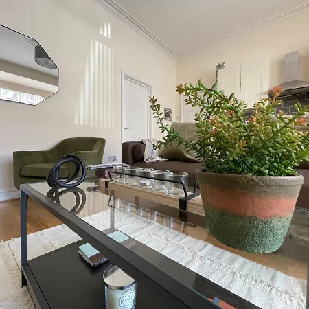 3-malvern Apartment